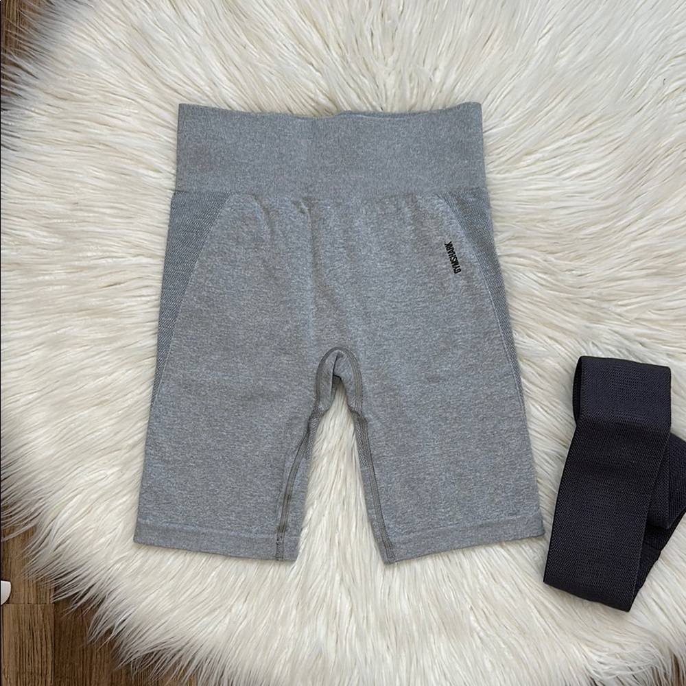 Gymshark biker shorts • grey and black